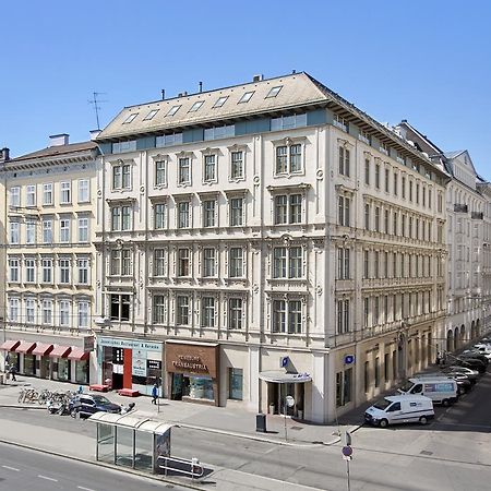 Living Hotel An Der Oper Вена Экстерьер фото