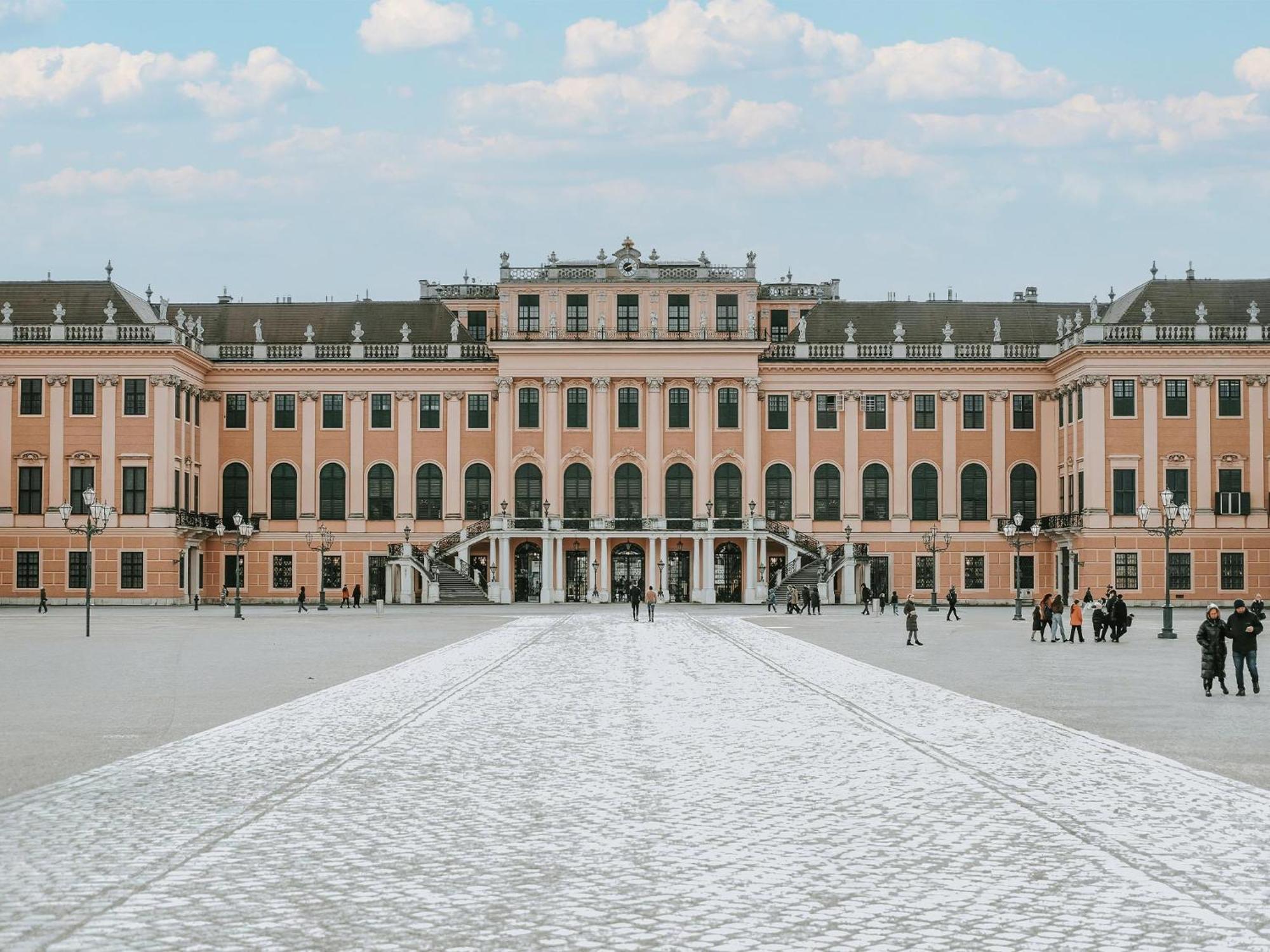 Living Hotel An Der Oper Вена Экстерьер фото