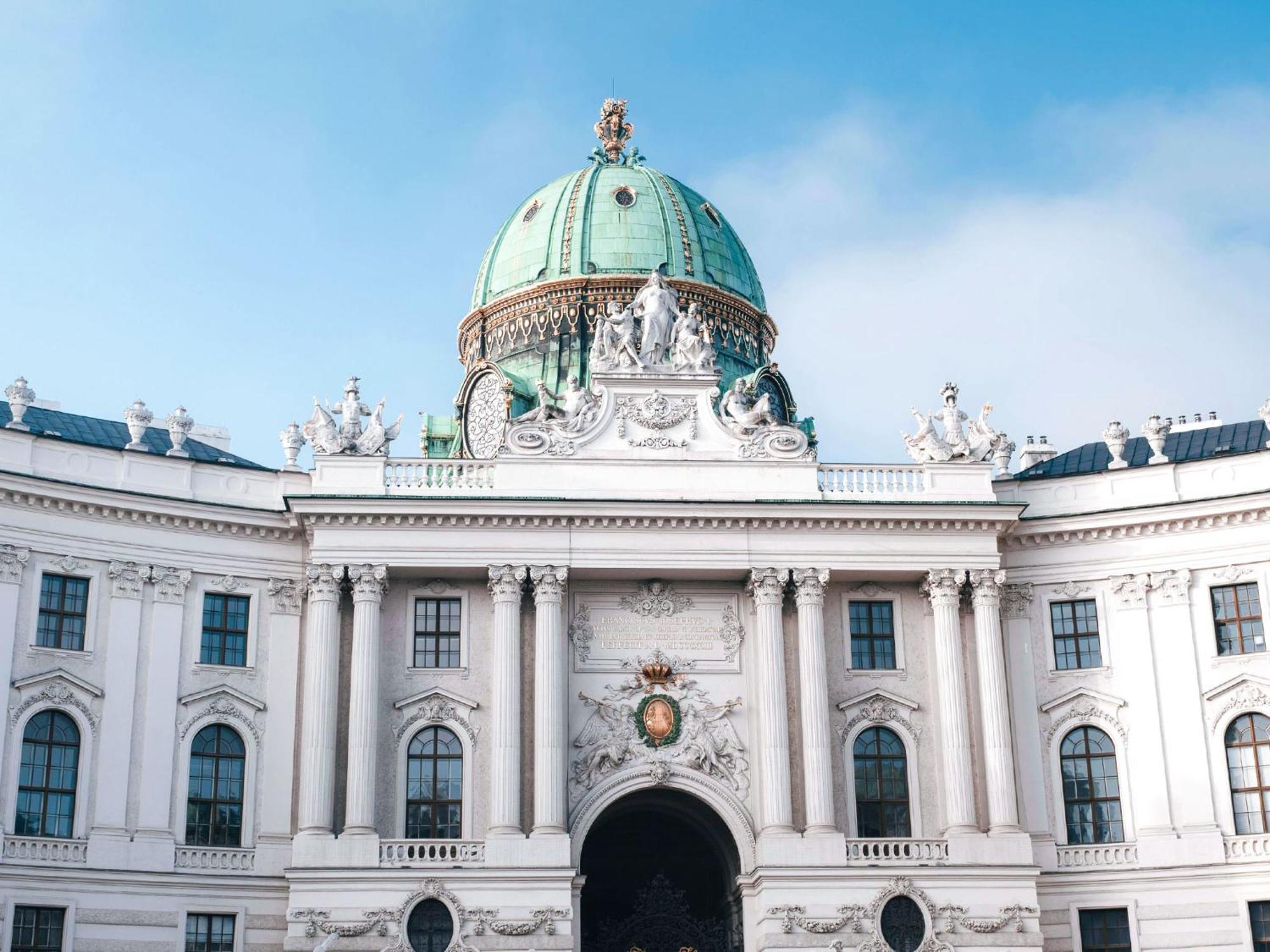 Living Hotel An Der Oper Вена Экстерьер фото