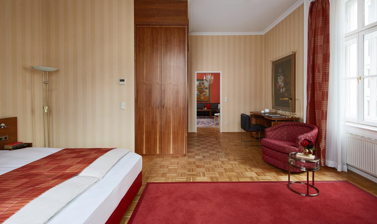 Living Hotel An Der Oper Вена Экстерьер фото