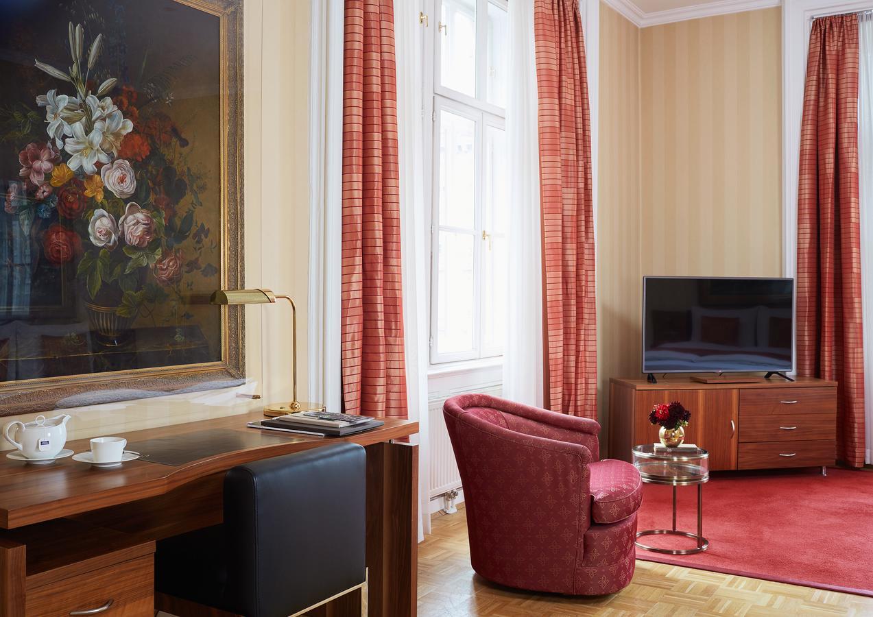 Living Hotel An Der Oper Вена Экстерьер фото