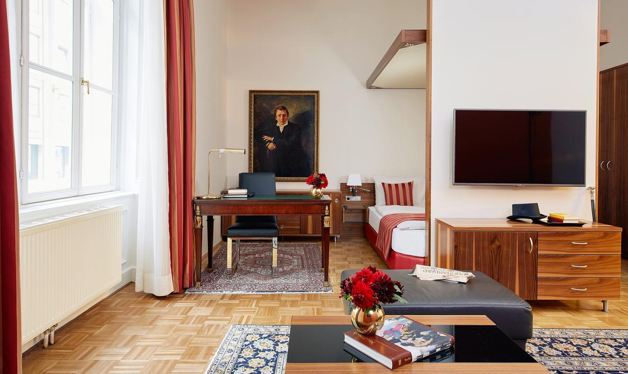 Living Hotel An Der Oper Вена Экстерьер фото