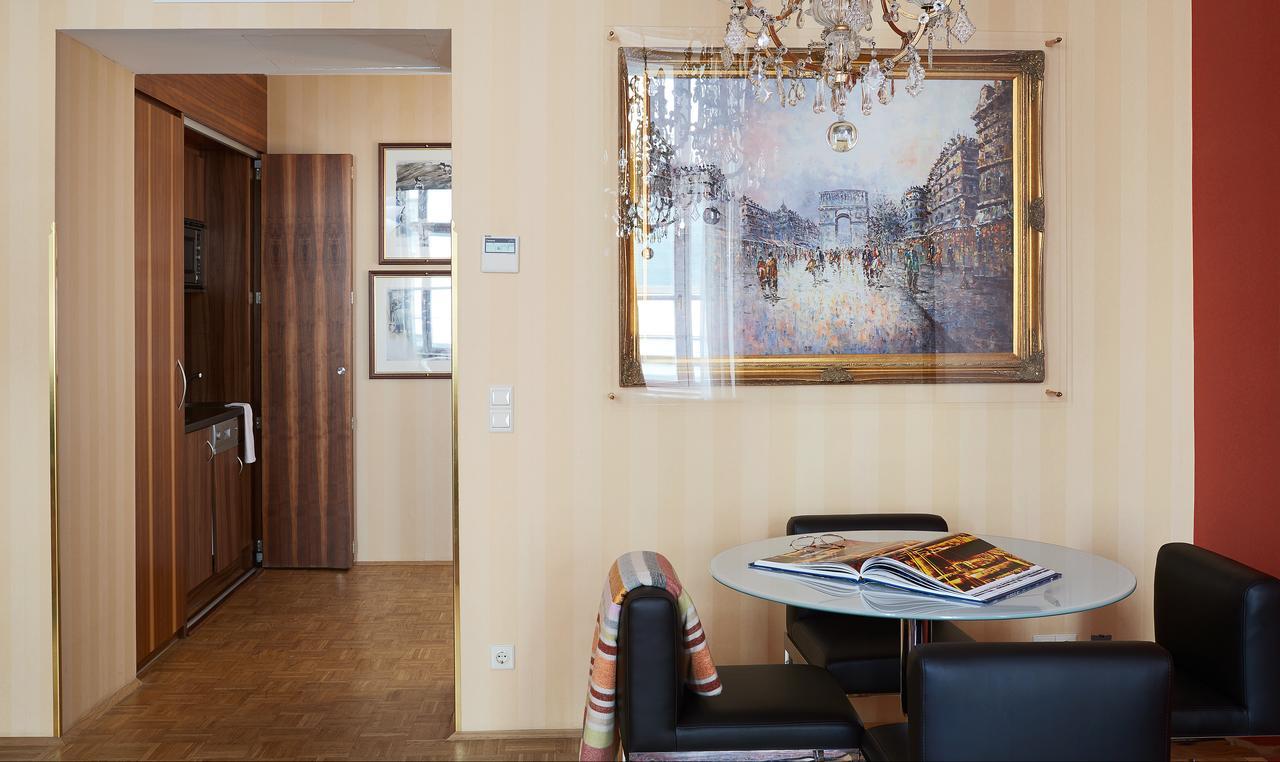 Living Hotel An Der Oper Вена Экстерьер фото