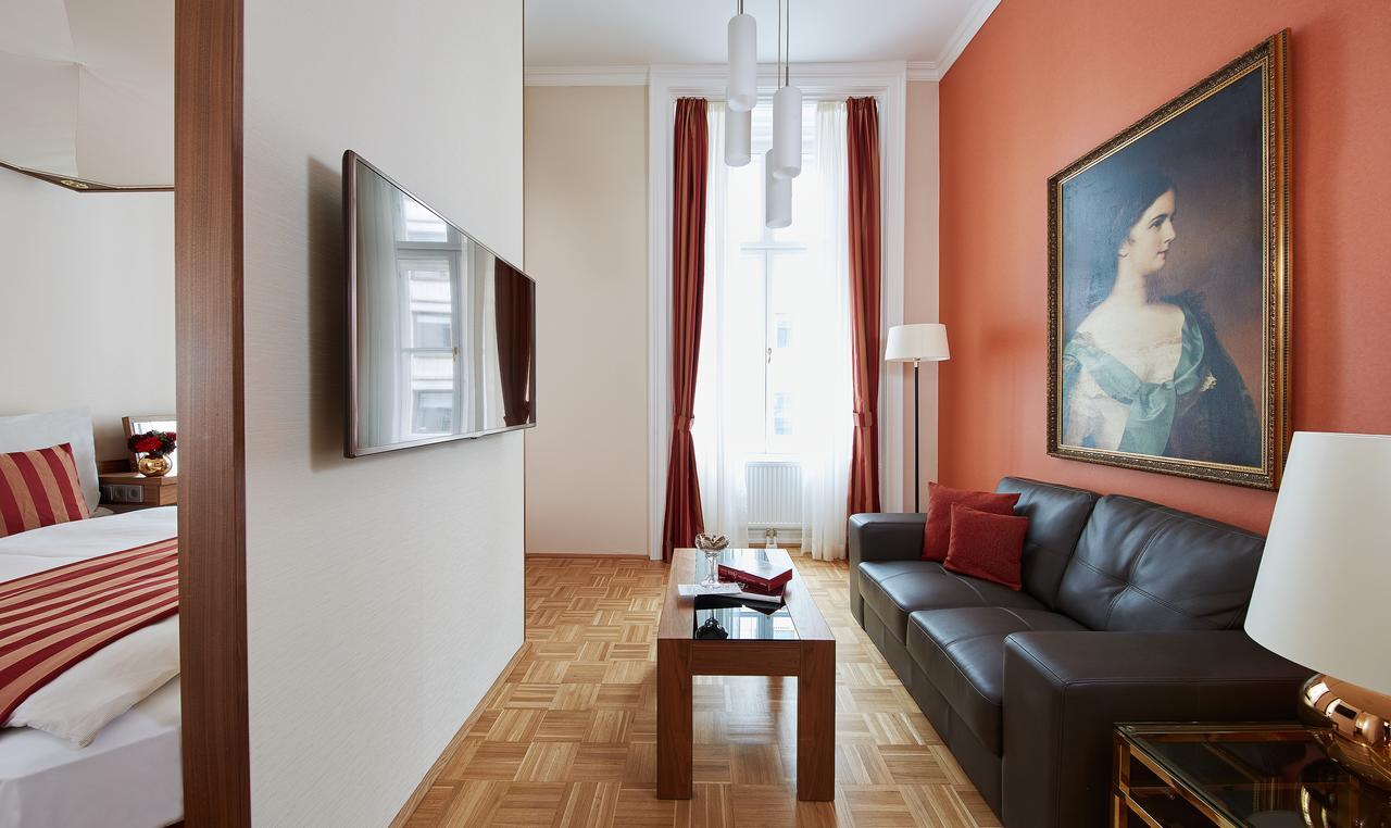 Living Hotel An Der Oper Вена Экстерьер фото