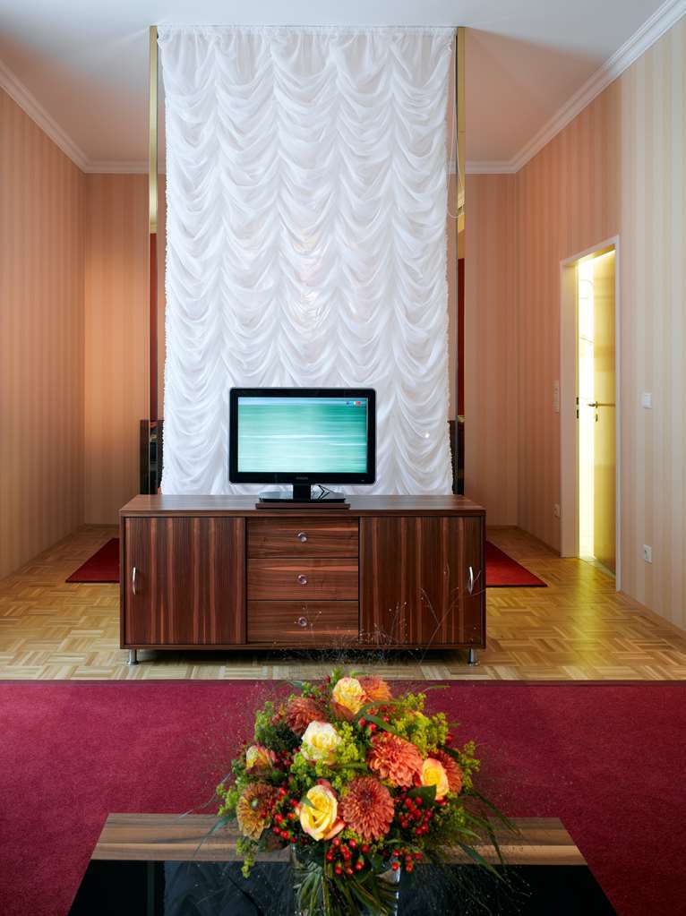Living Hotel An Der Oper Вена Экстерьер фото
