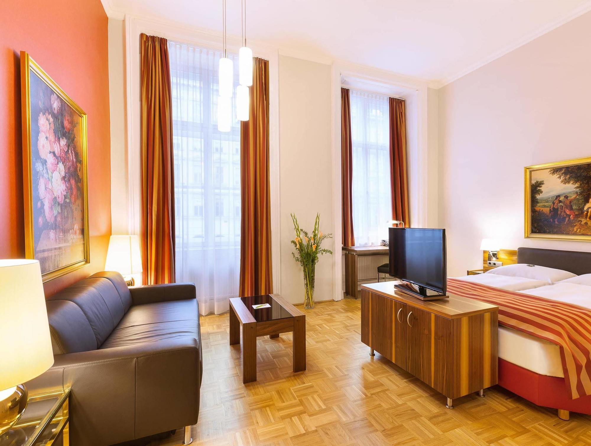 Living Hotel An Der Oper Вена Экстерьер фото