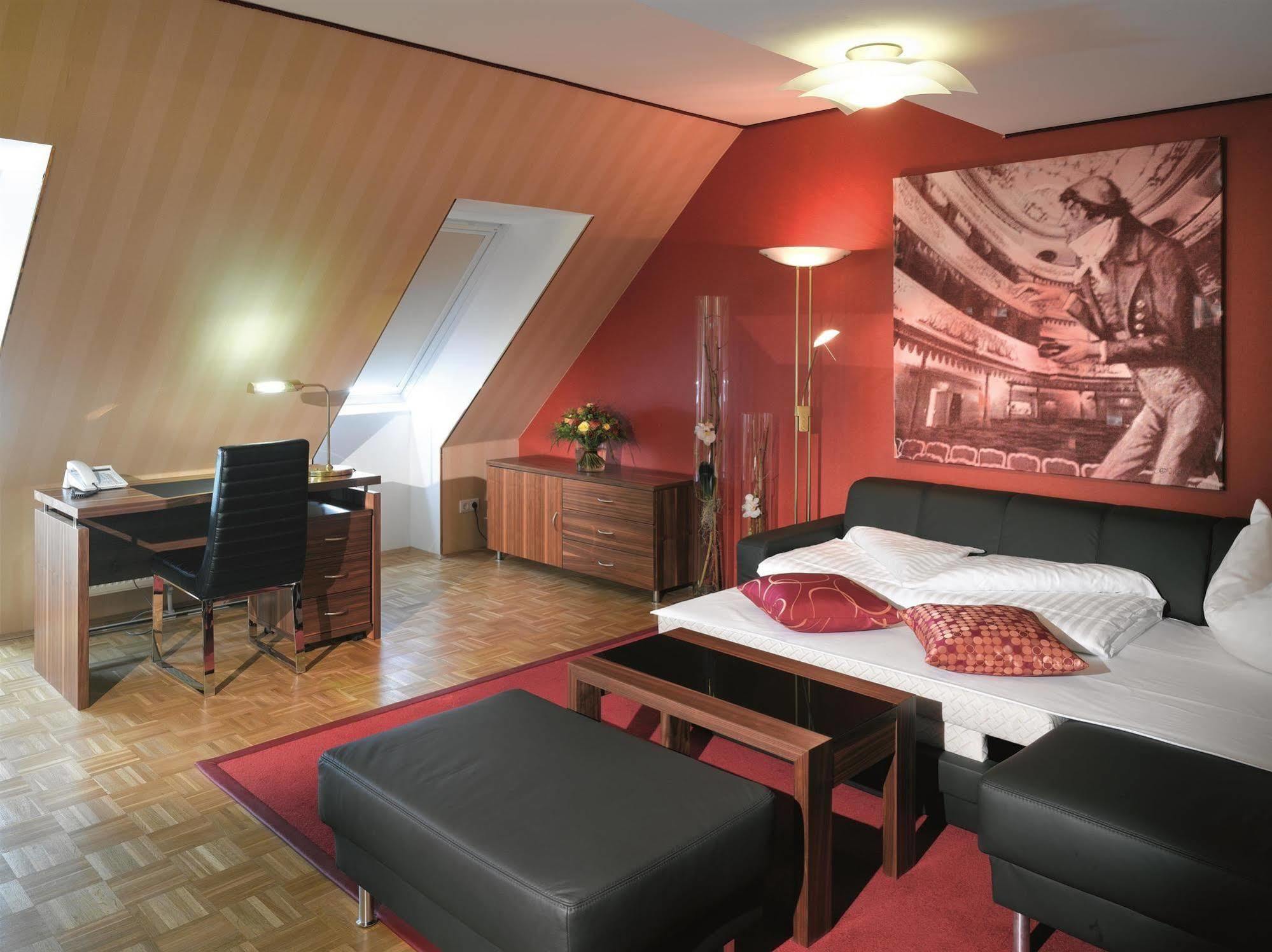 Living Hotel An Der Oper Вена Экстерьер фото